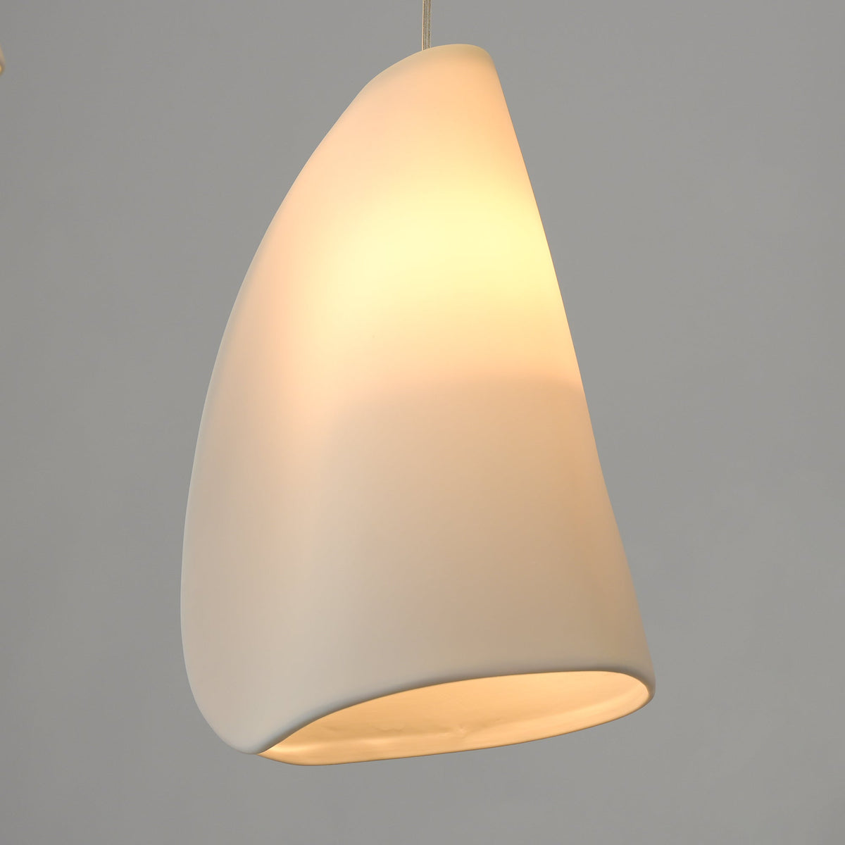 21 Thin Porcelain Pendant Lamp