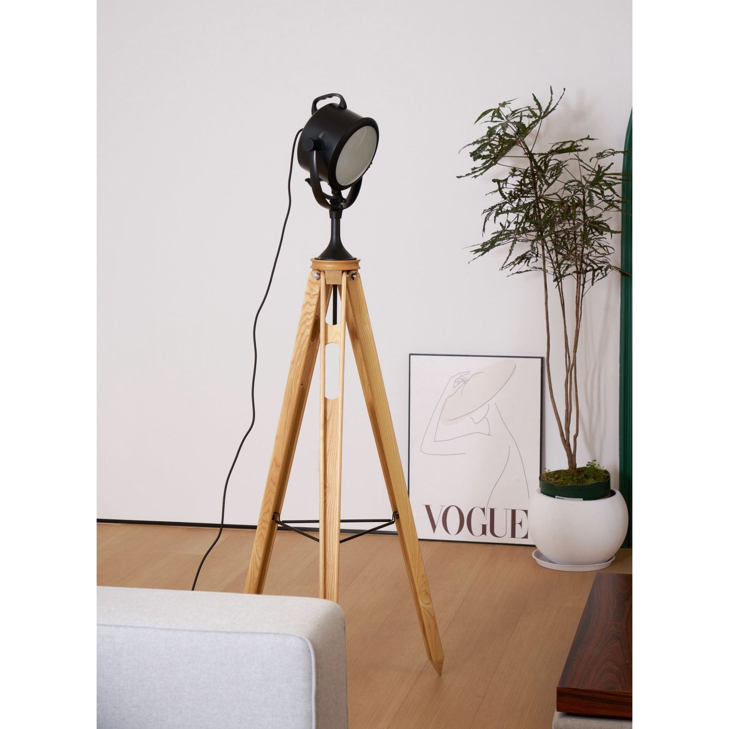 Alfred Tripod Floor Lamp