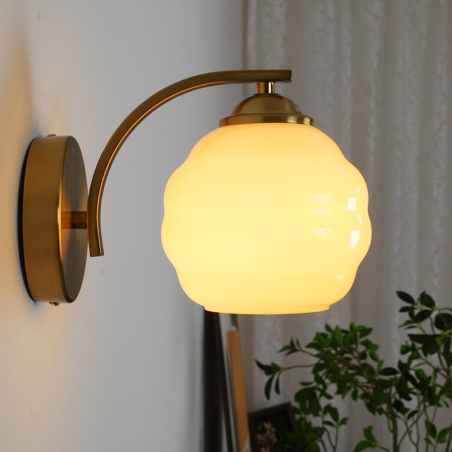Art Deco Plug-in Wall Lamp