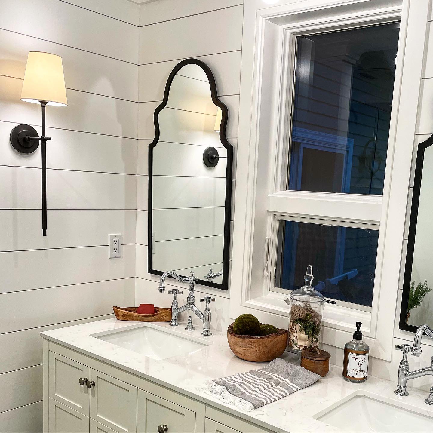 Bryant Wall Lamp