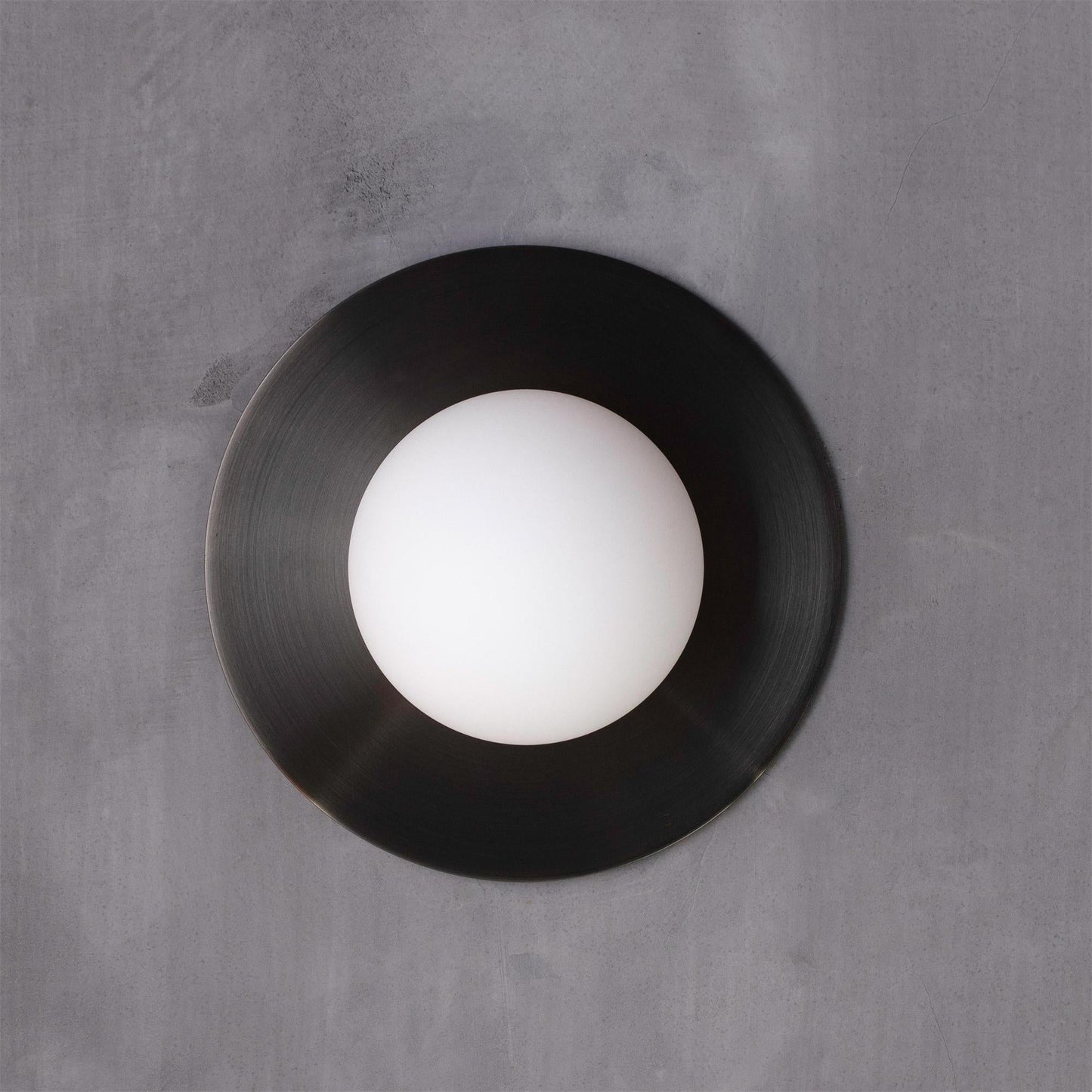 Corona Round Wall Lamp