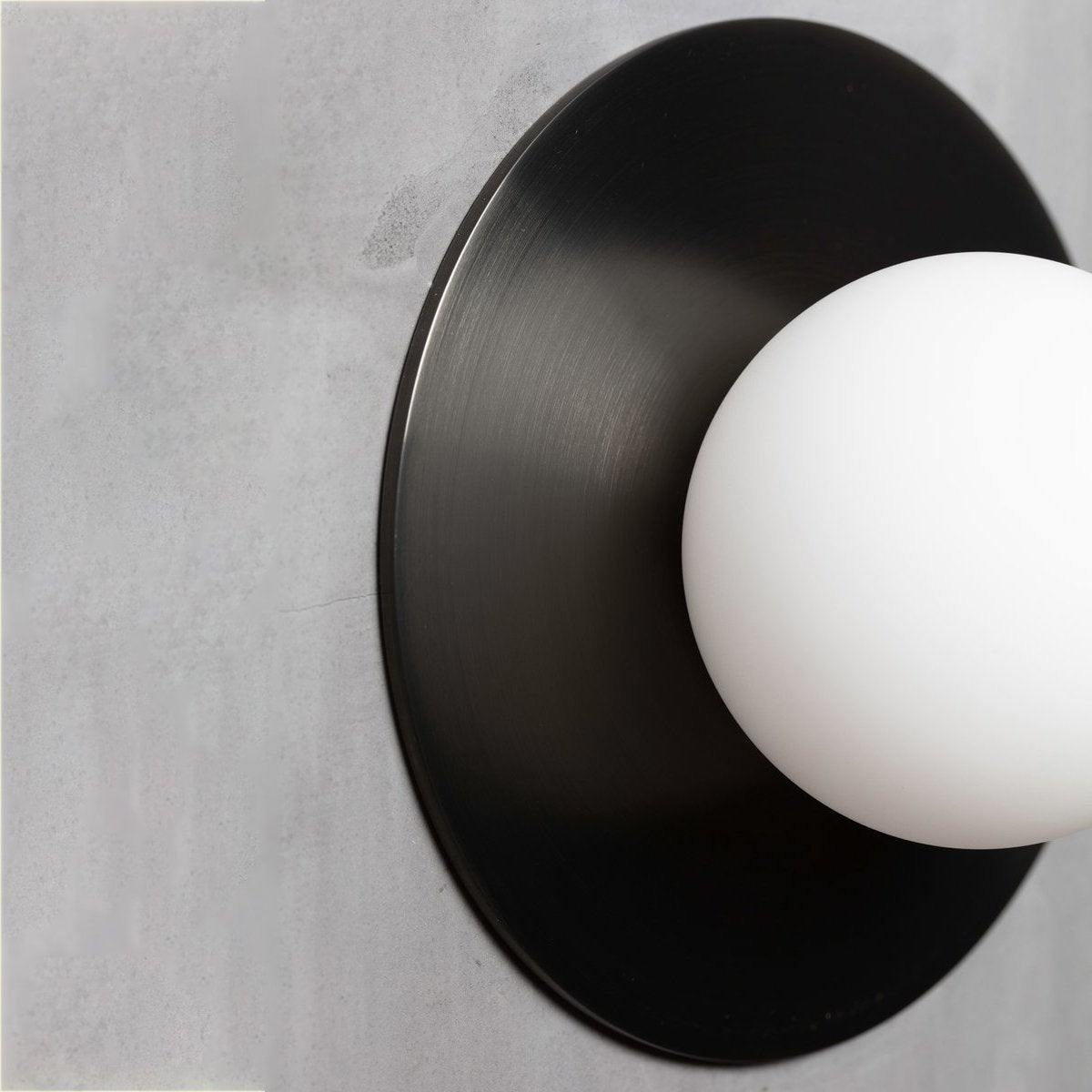 Corona Round Wall Lamp