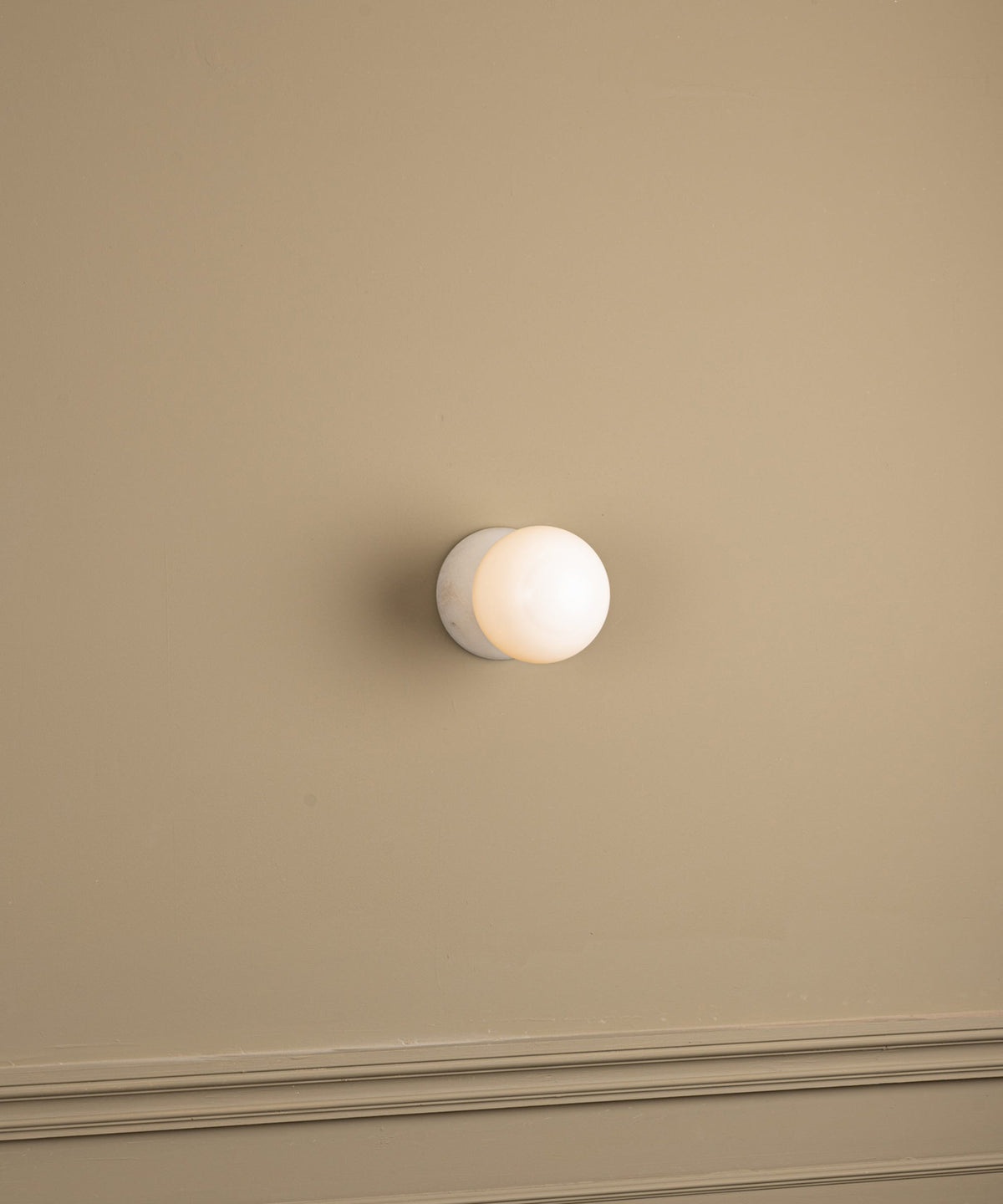 Eclipse Disc Wall Lamp