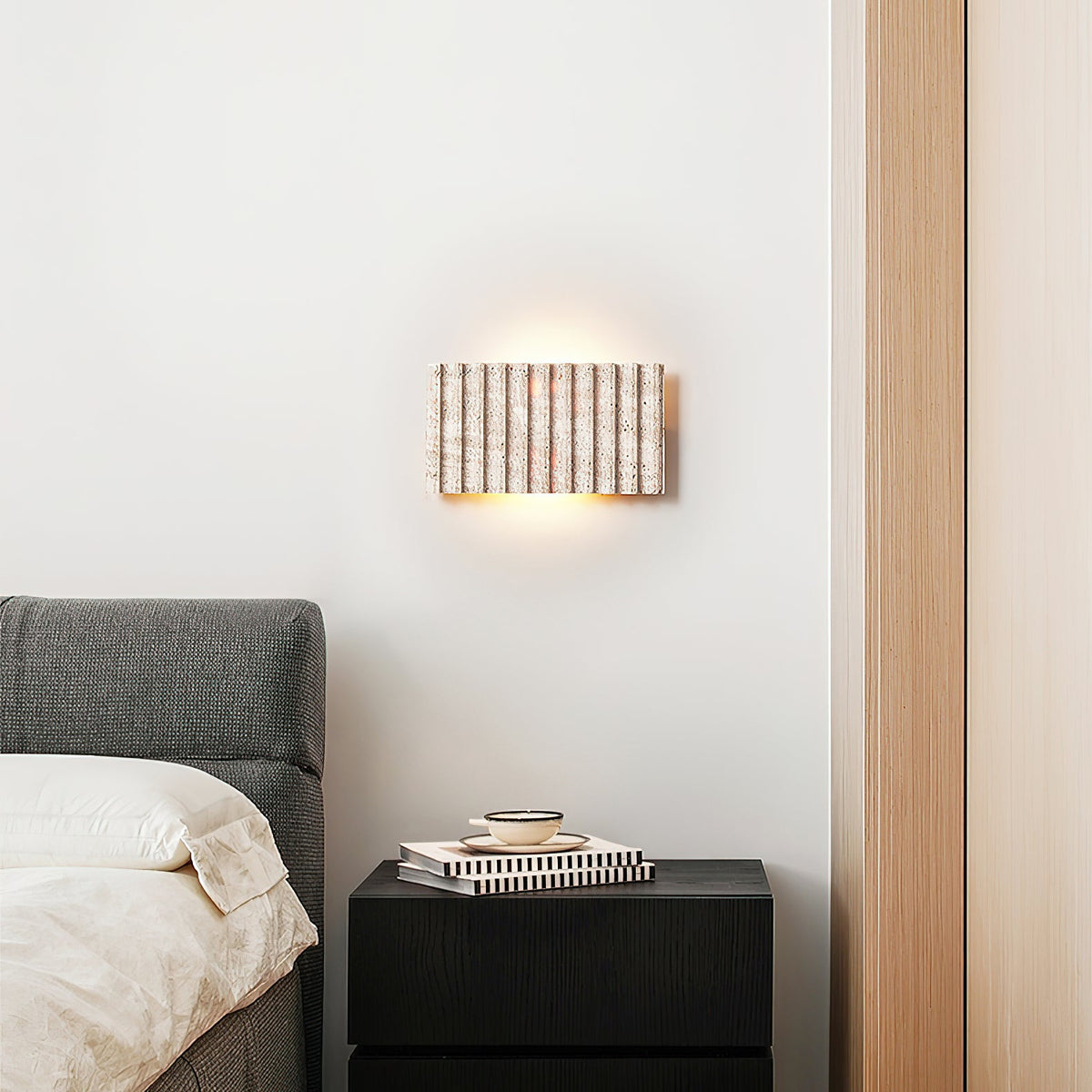 Grille Travertine wall lamp