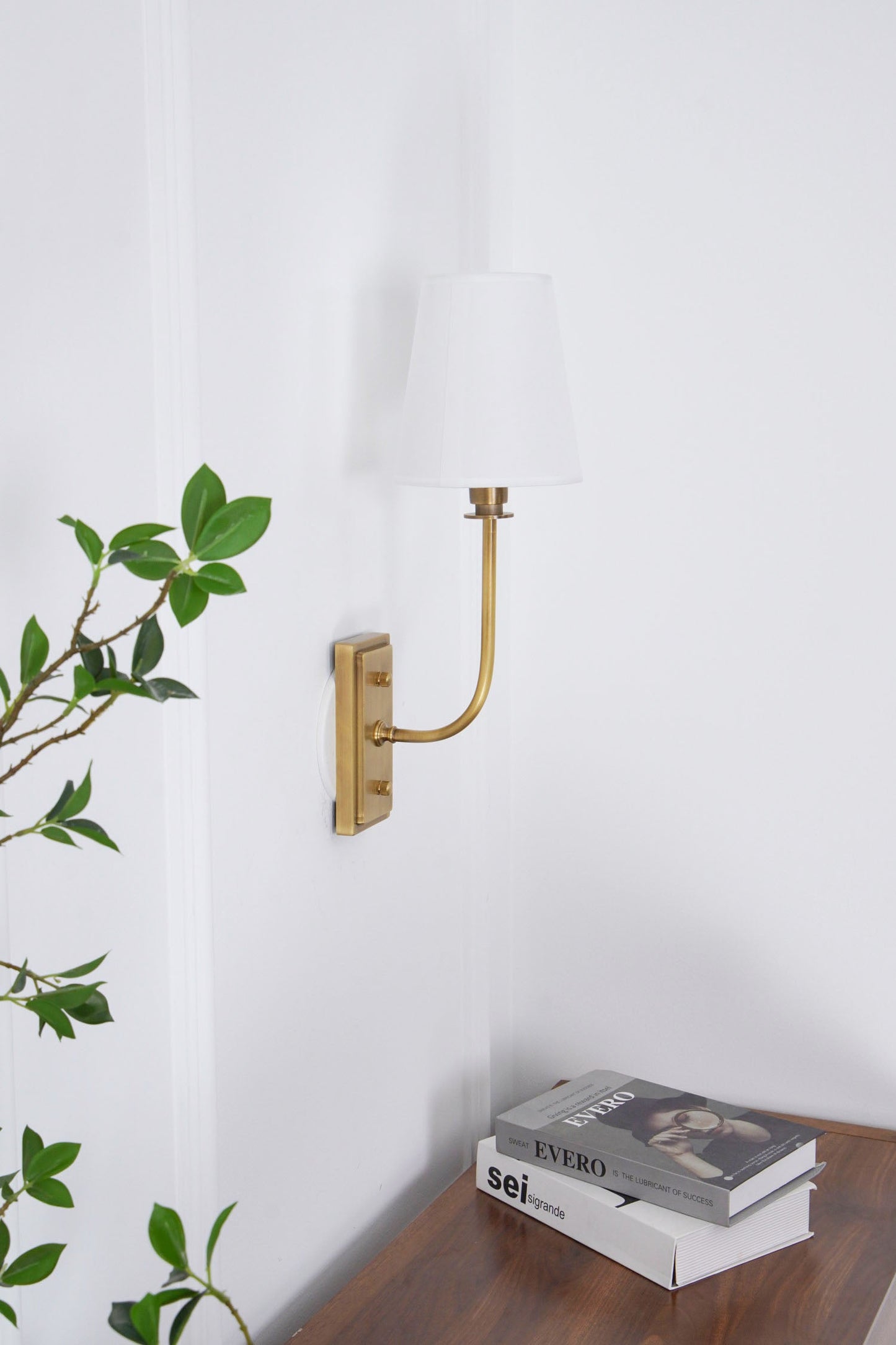 Hulton Wall Lamp