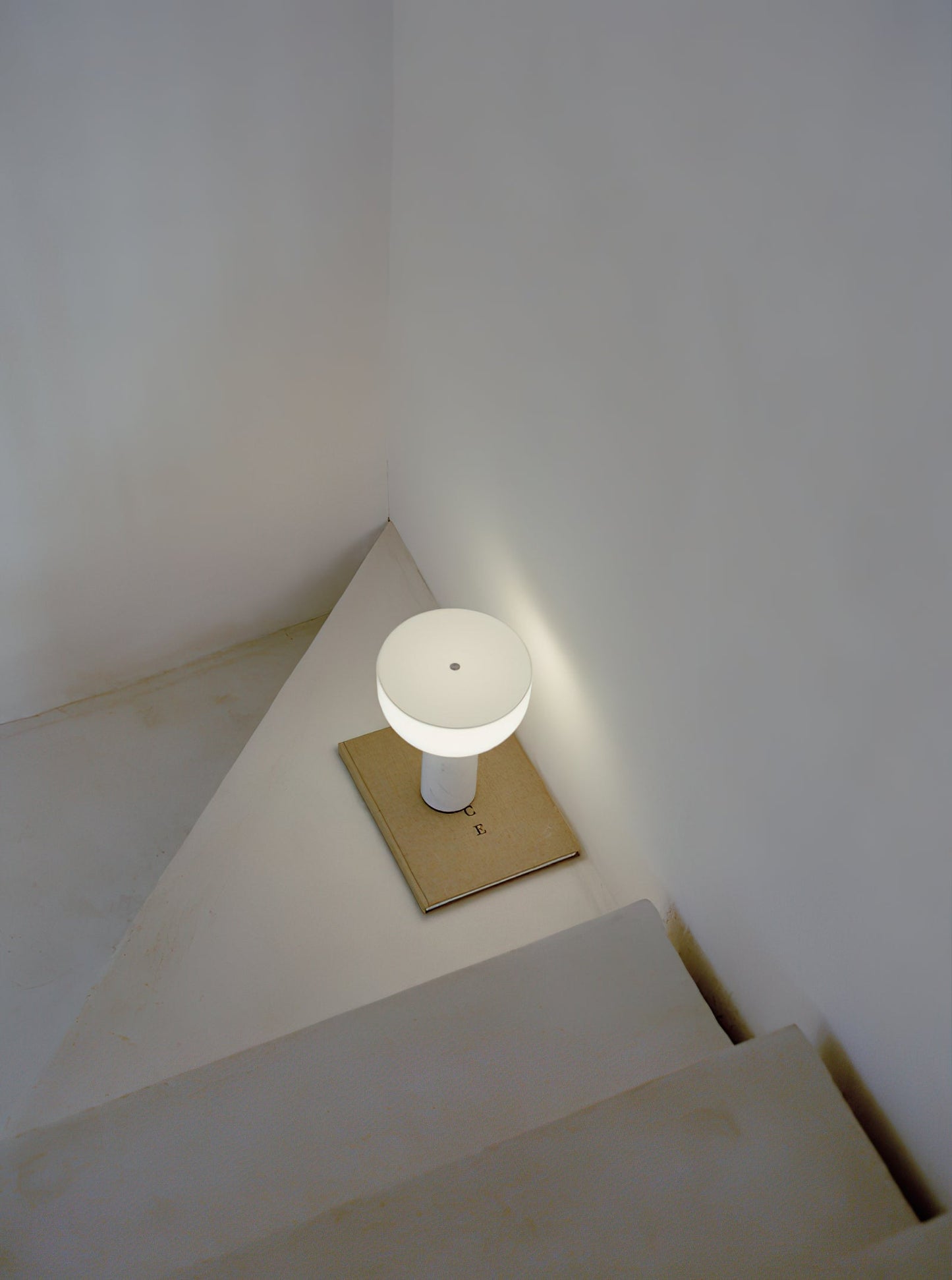 Kizu Table Lamp (built-in battery)