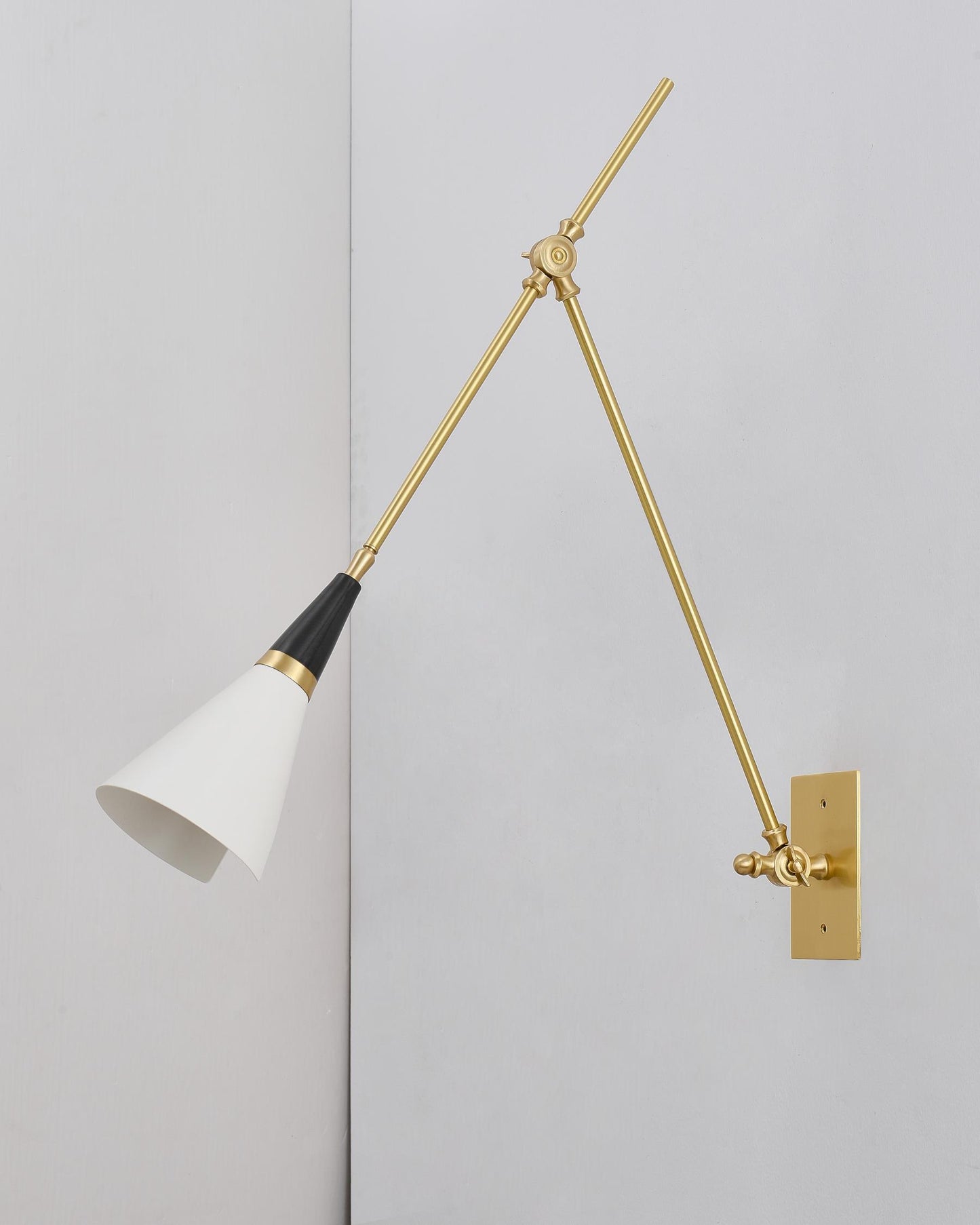 Magari Wall Lamp