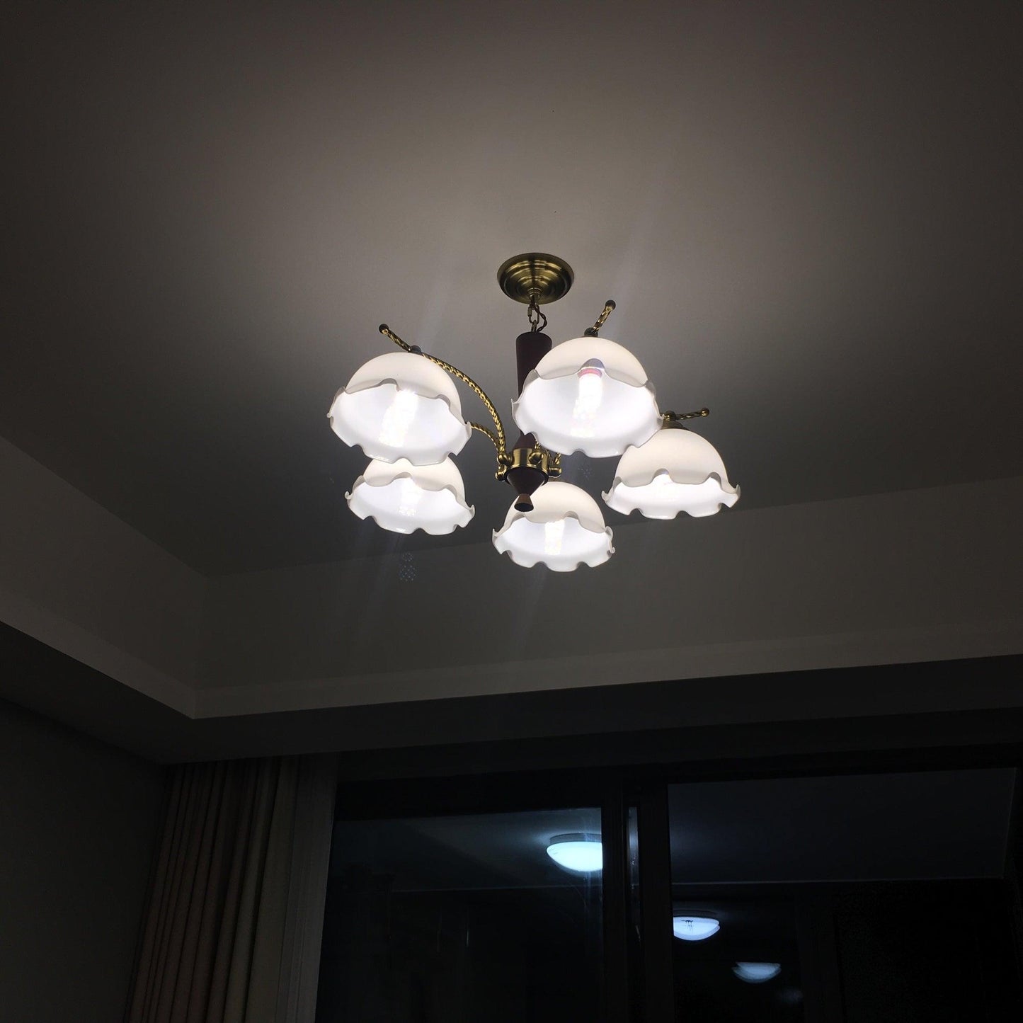 Milky Flower Chandelier