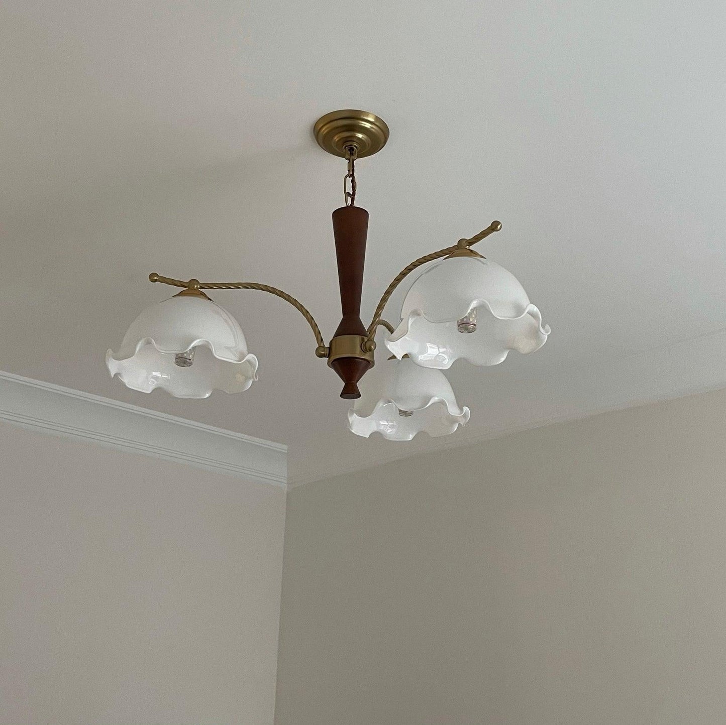 Milky Flower Chandelier