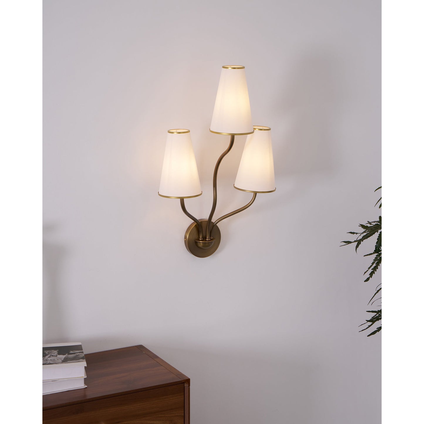 Montreuil Wall Lamp