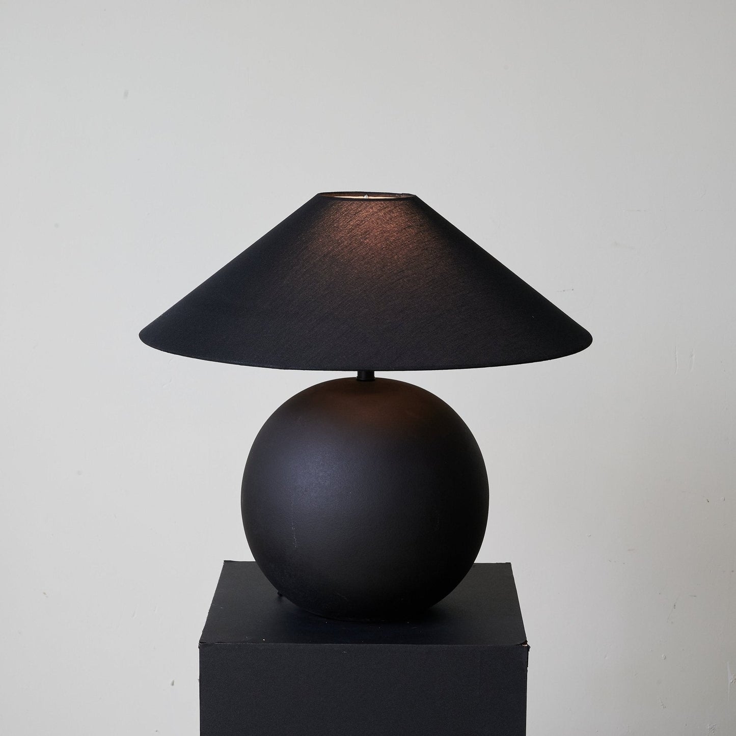 Obsidian Sphere Table Lamp