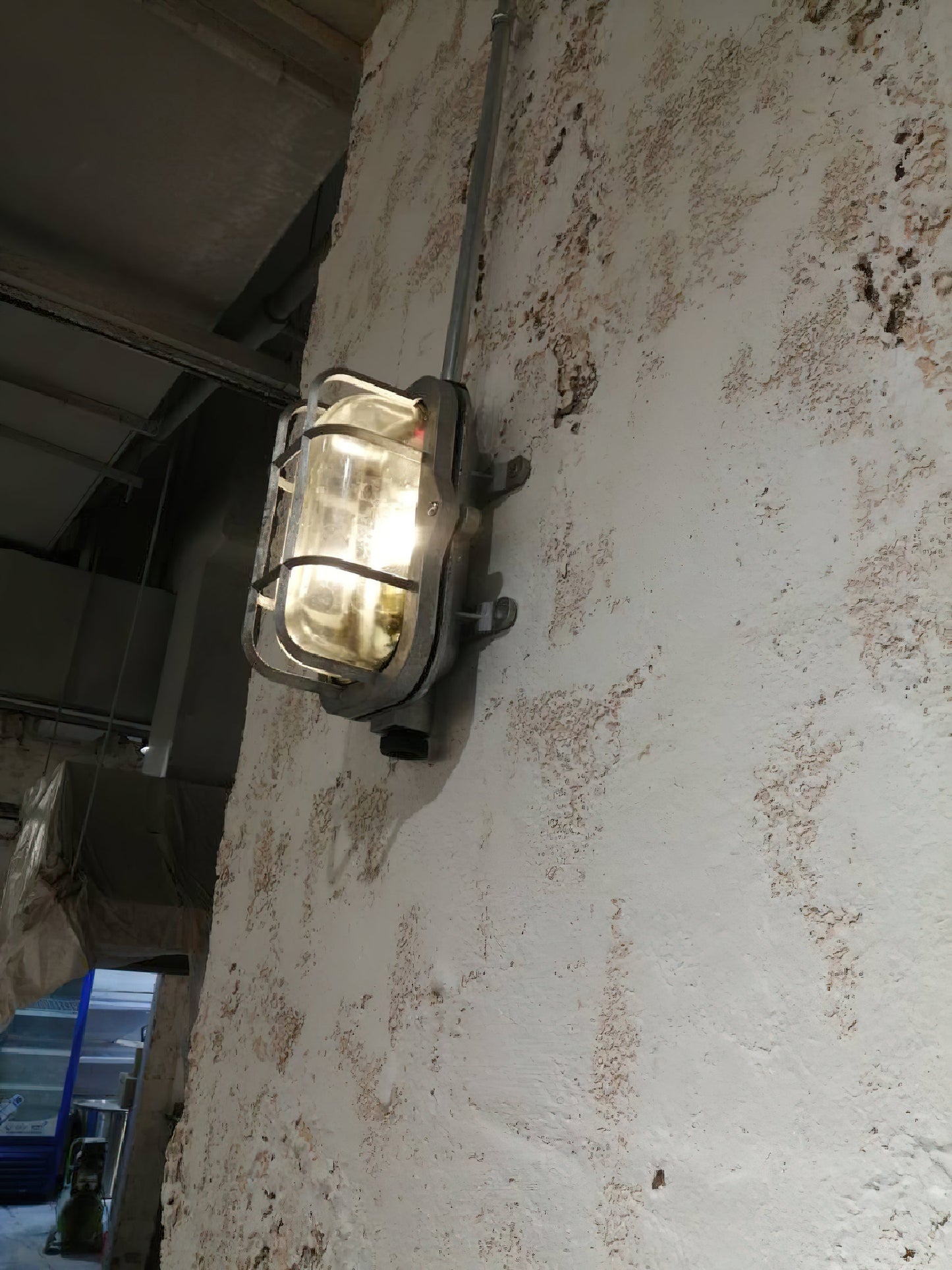 Hamilton Wall Light