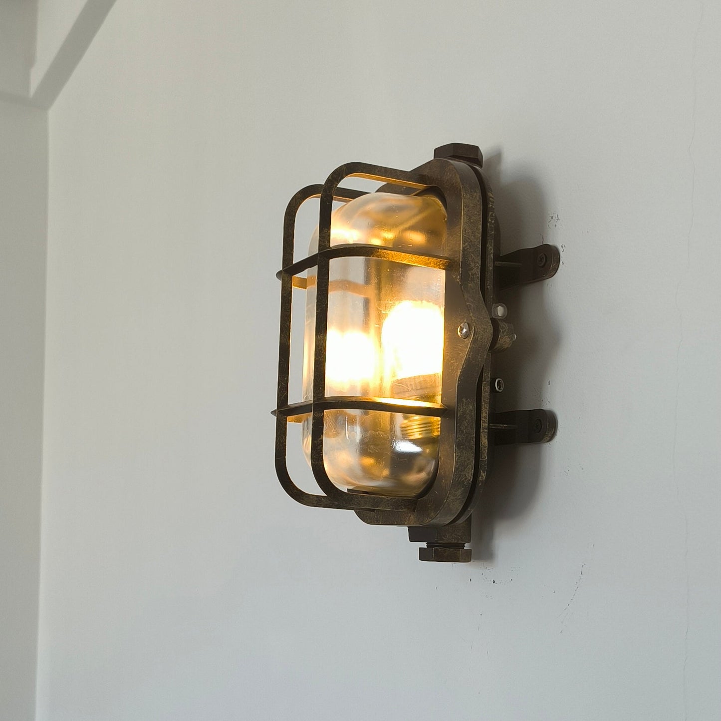 Hamilton Wall Light