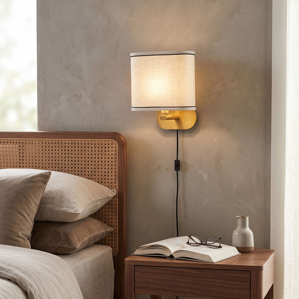 Ellara Plug-in Wall Sconce