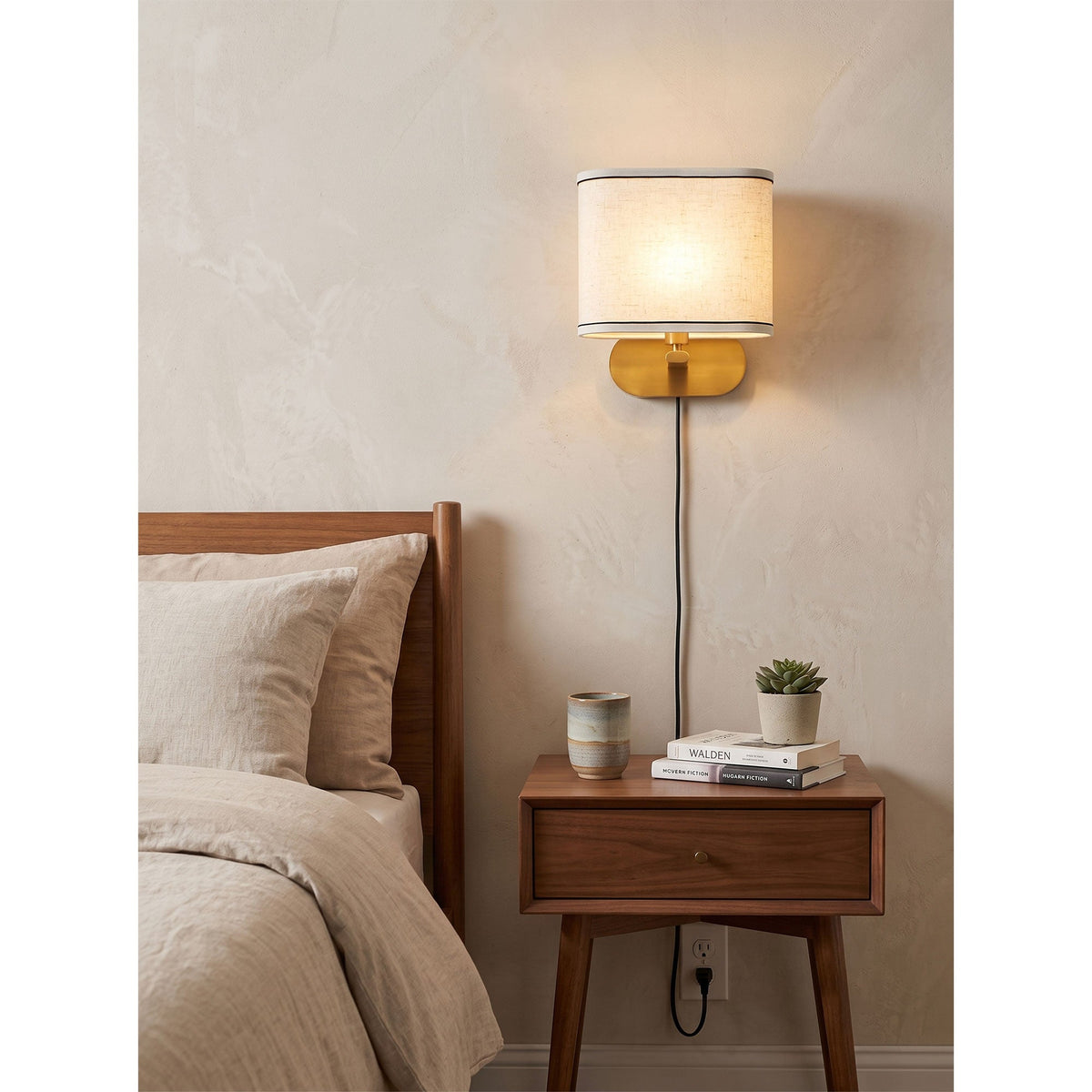 Ellara Plug-in Wall Sconce