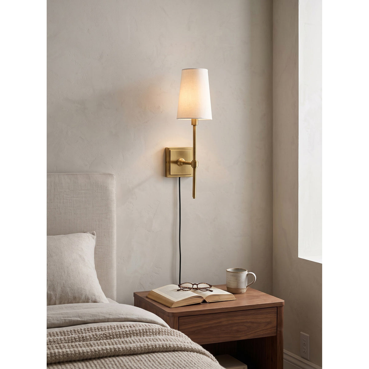 Hillsdale Plug-in Wall Sconce