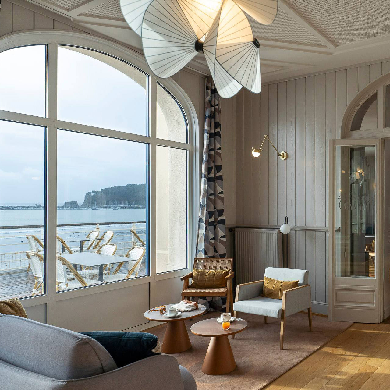Serpentine Pendant Light