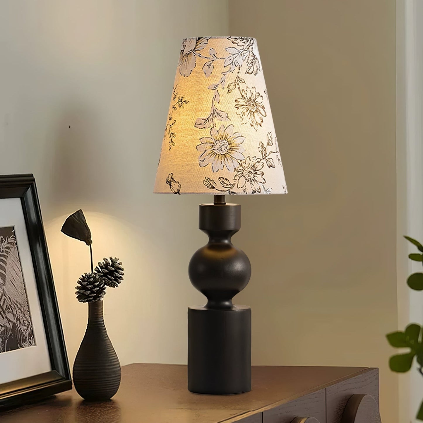 Wooden Flower Pattern Table Lamp